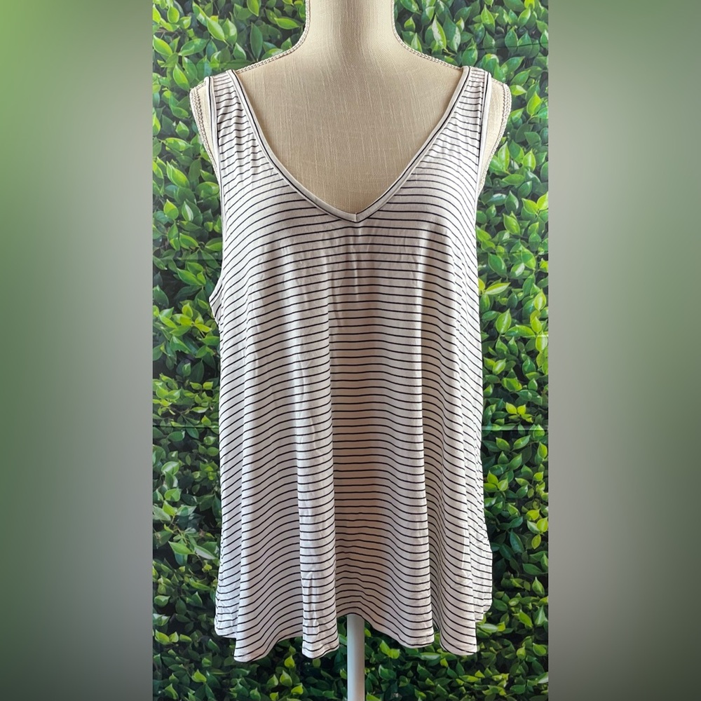 Old Navy Size:4X Women Sleeveless Top White/ Black Super Cute - Picture 8 of 9